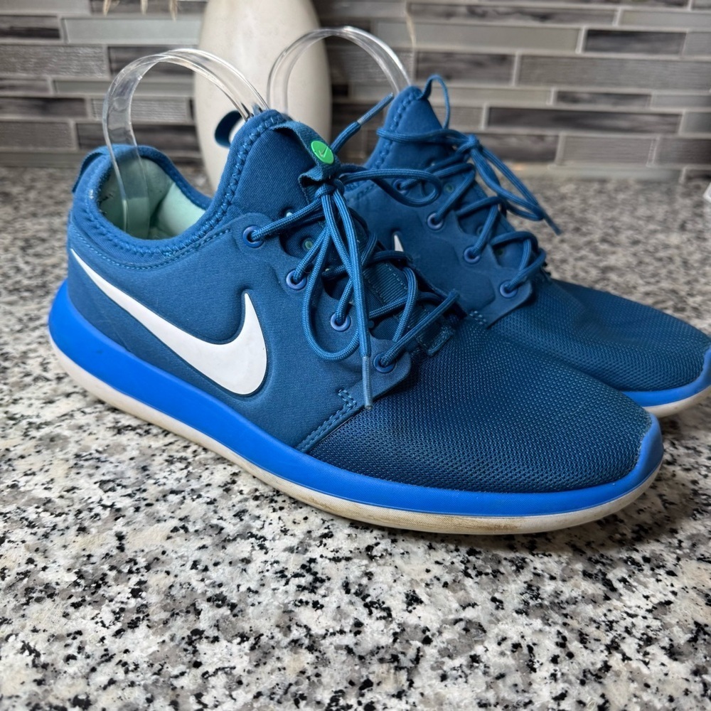 RARE Nike Mens Roshe Two 844656-402 Industrial Blue White Athletic Shoes Size 9